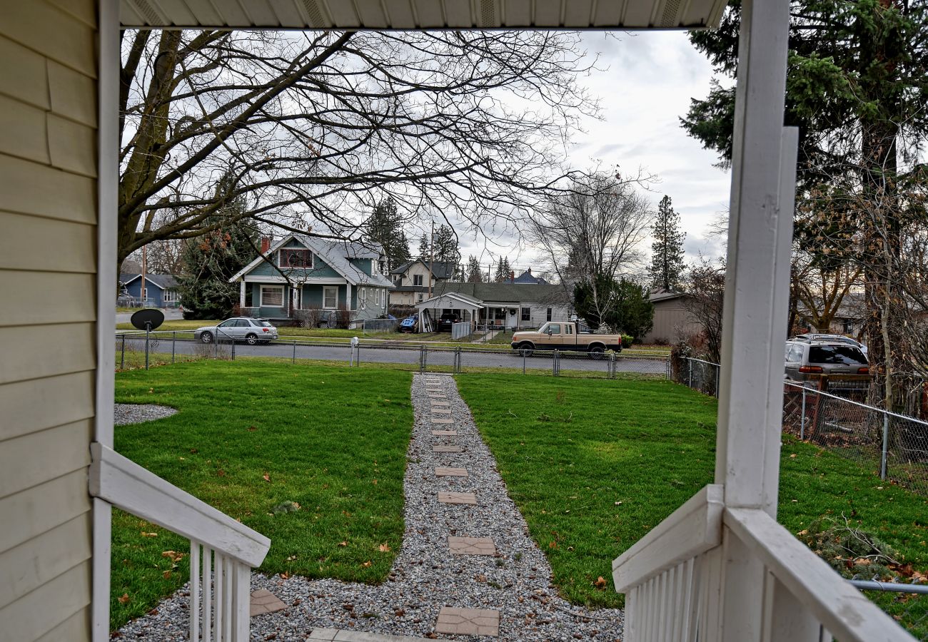 House in Spokane - Cozy Garland Home