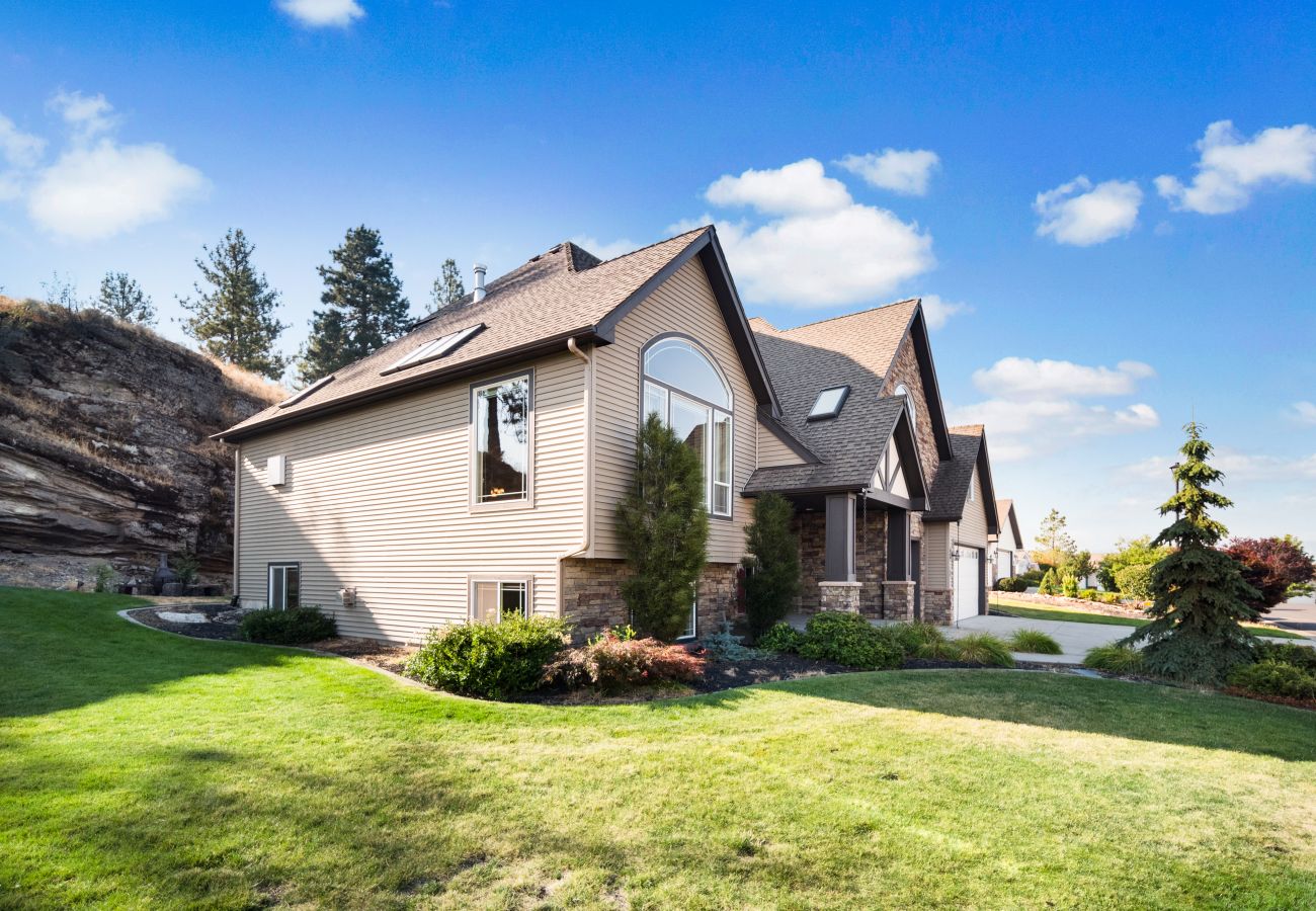 House in Spokane - Dream Home on Shelley Lake