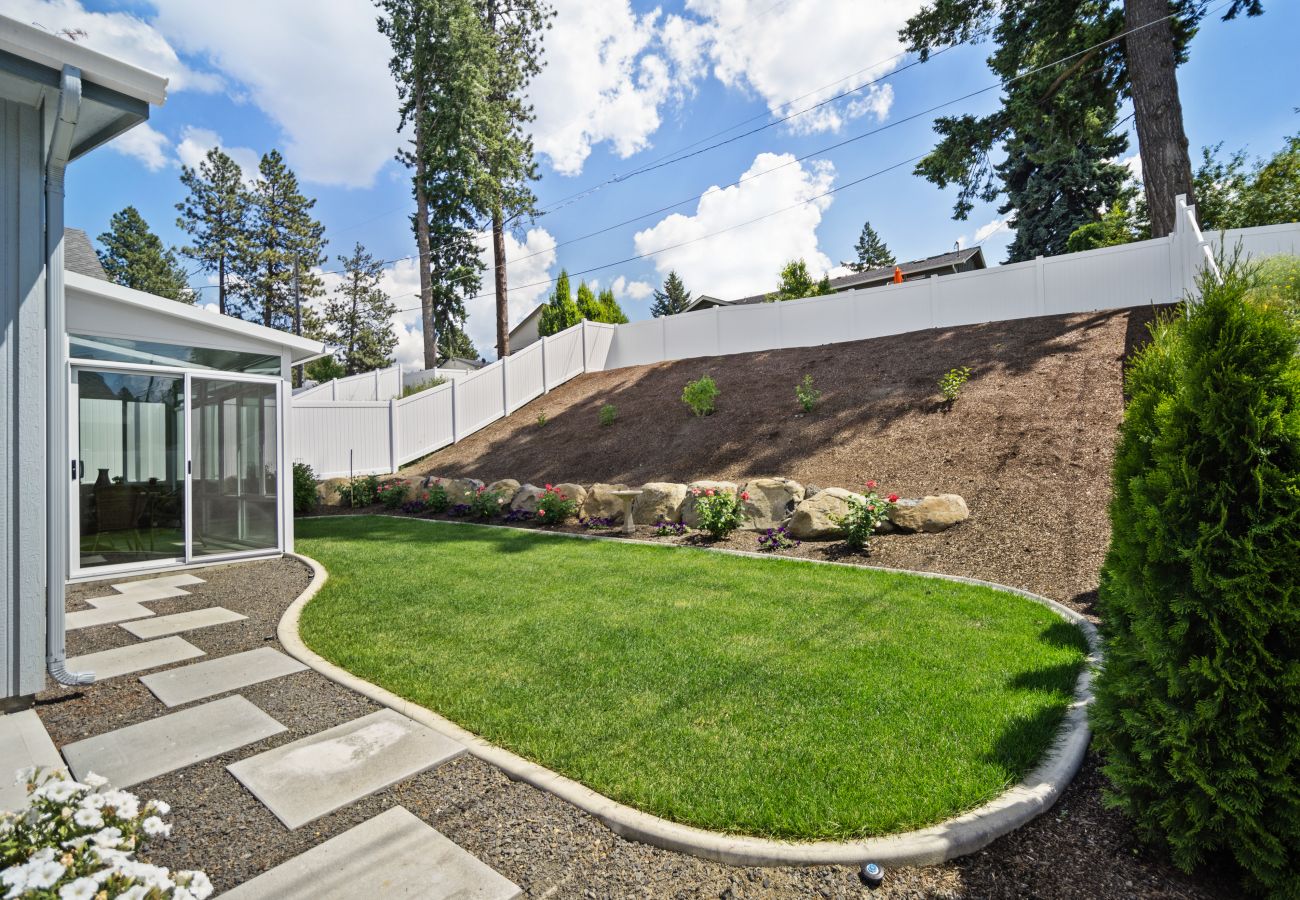 House in Spokane - Quiet South Hill Modern Home