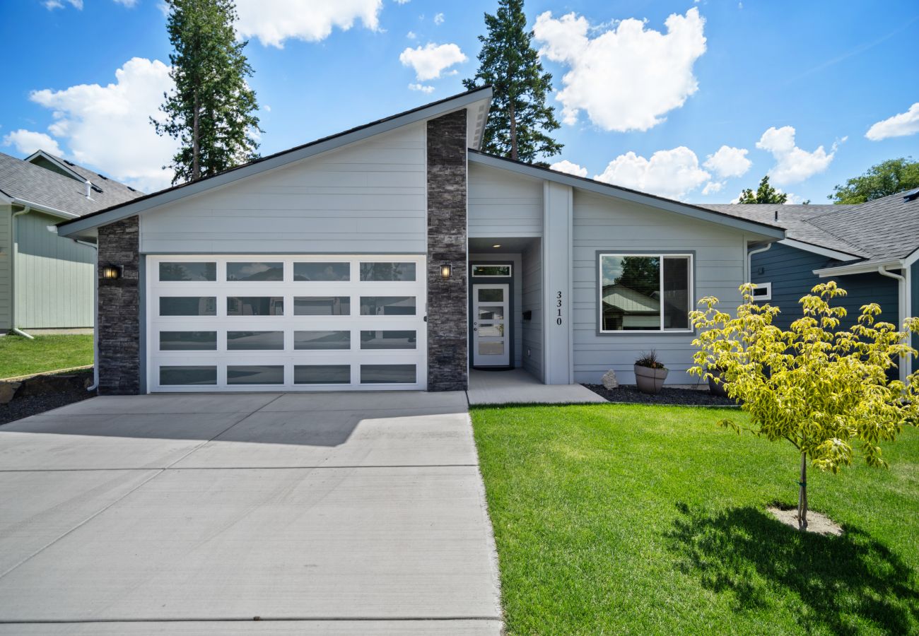 House in Spokane - Quiet South Hill Modern Home