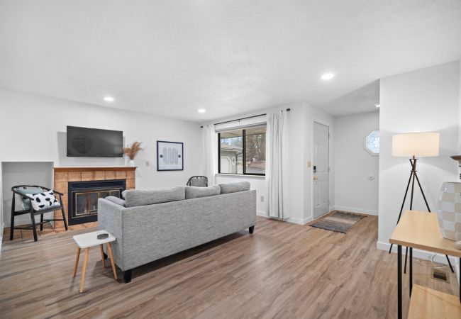 House in Spokane - Modern 2 Bedroom Duplex