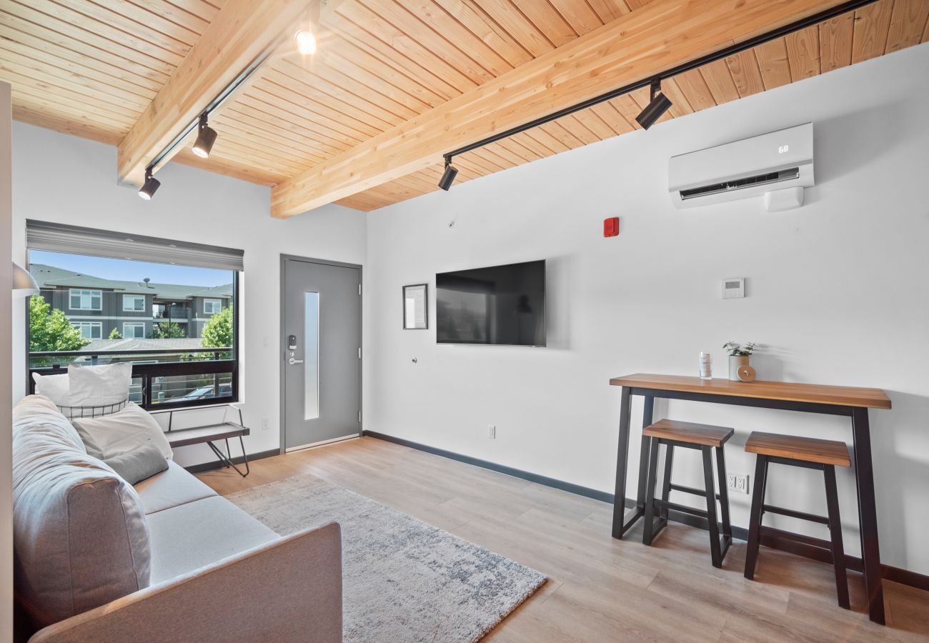 Studio in Spokane - Stylish loft with city view at Kendall Yards Suite-5