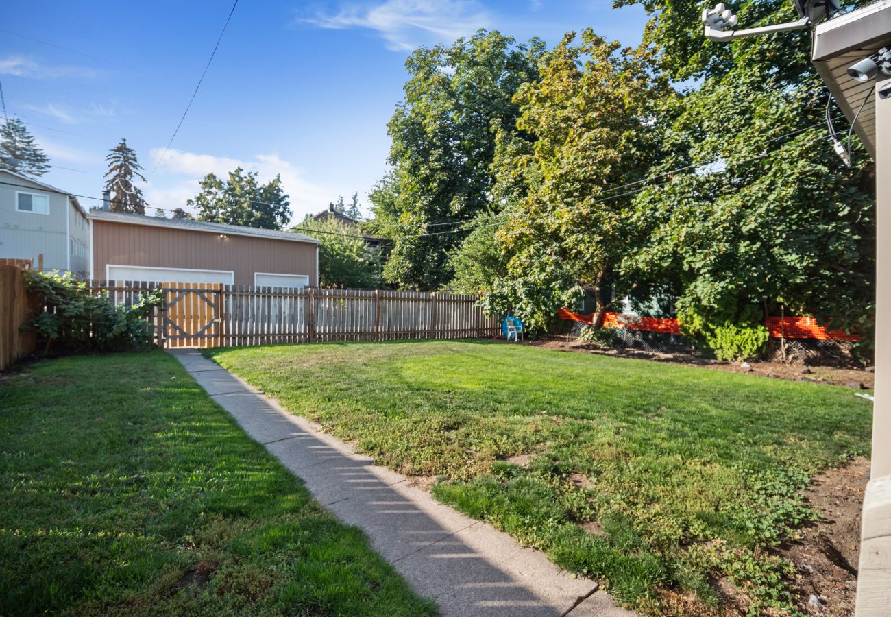 House in Spokane - Seventh Heaven 2 bedroom with fenced yard